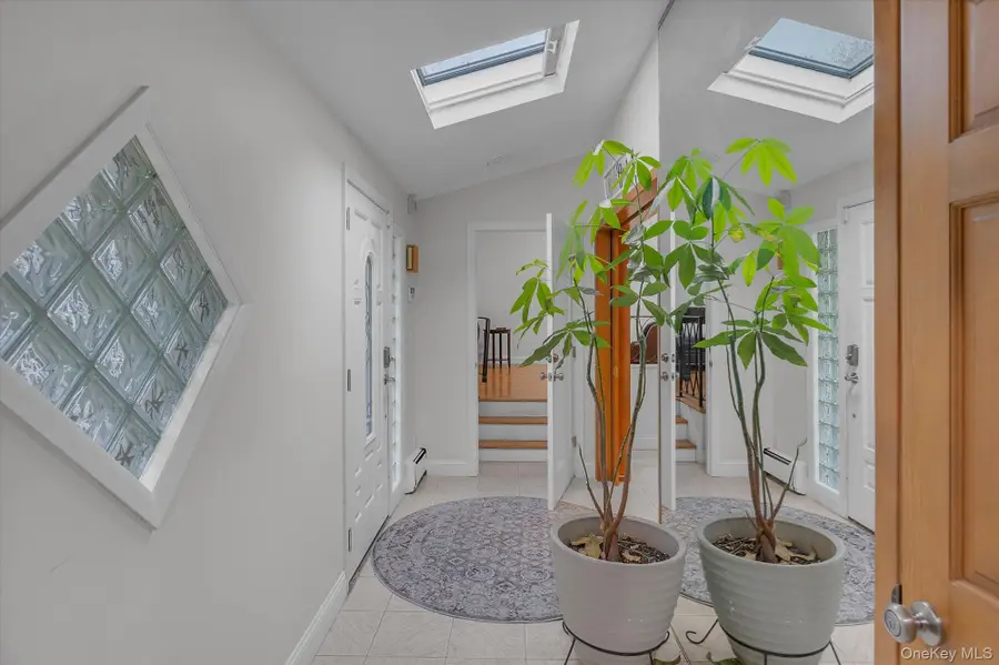 9 Lauren Avenue, Dix Hills, NY 11746 - #3