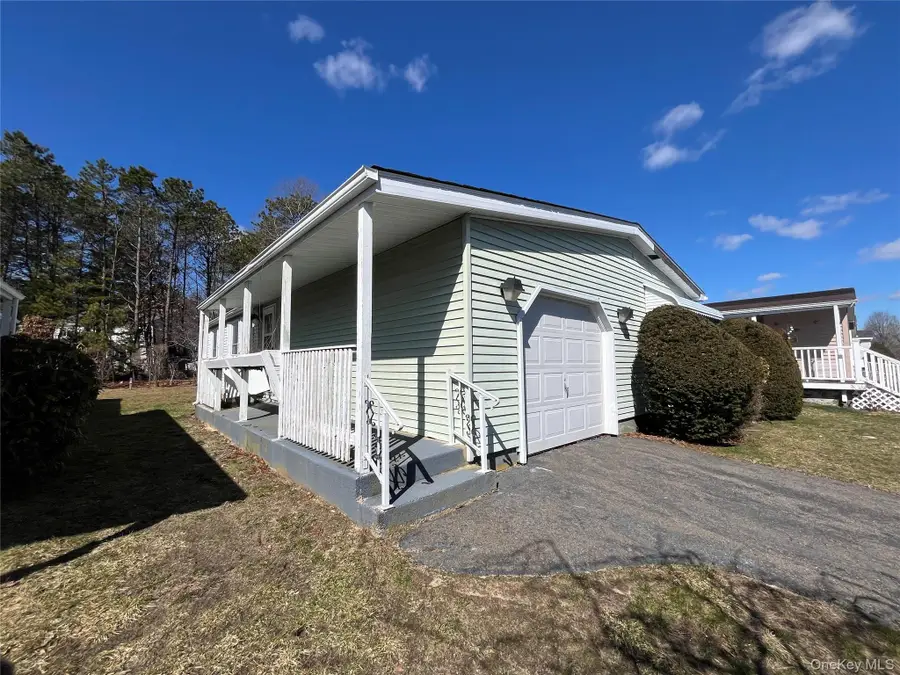 75 Village Circle W, Manorville, NY 11949 - #2