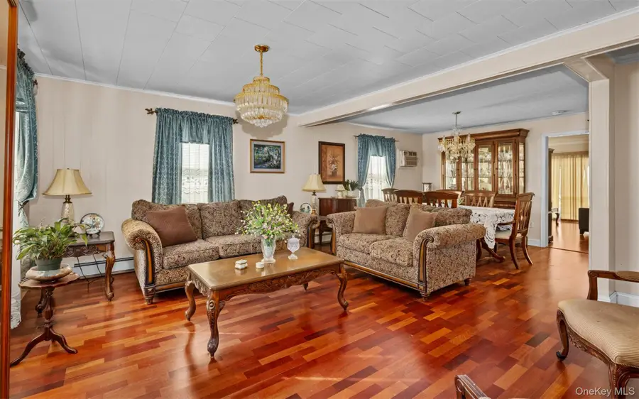 82 Barnyard Lane, Levittown, NY 11756 - #3