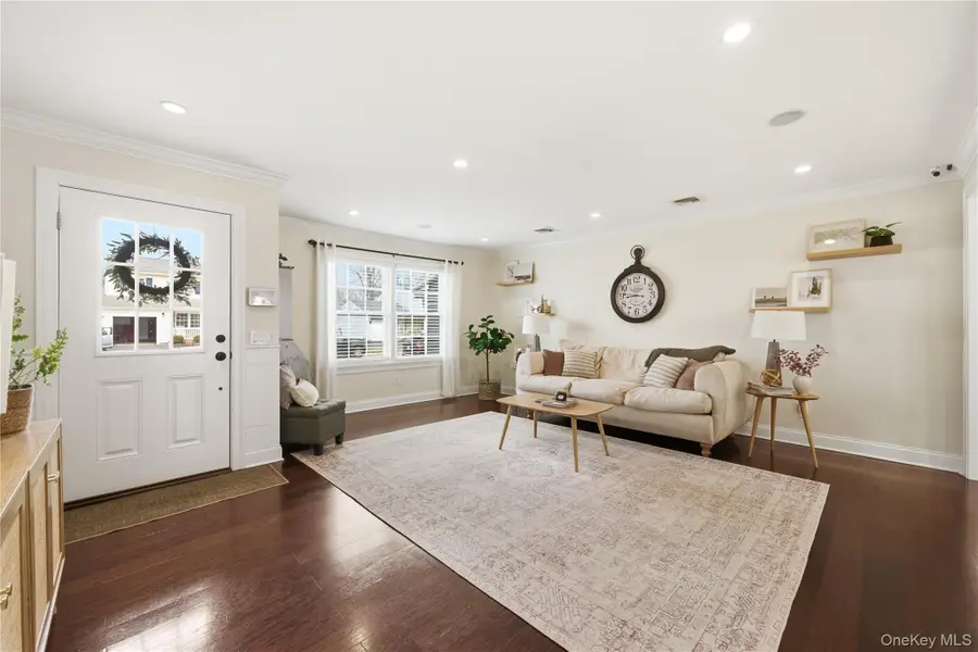 28 Berkshire Road, Holbrook, NY 11741 - #3