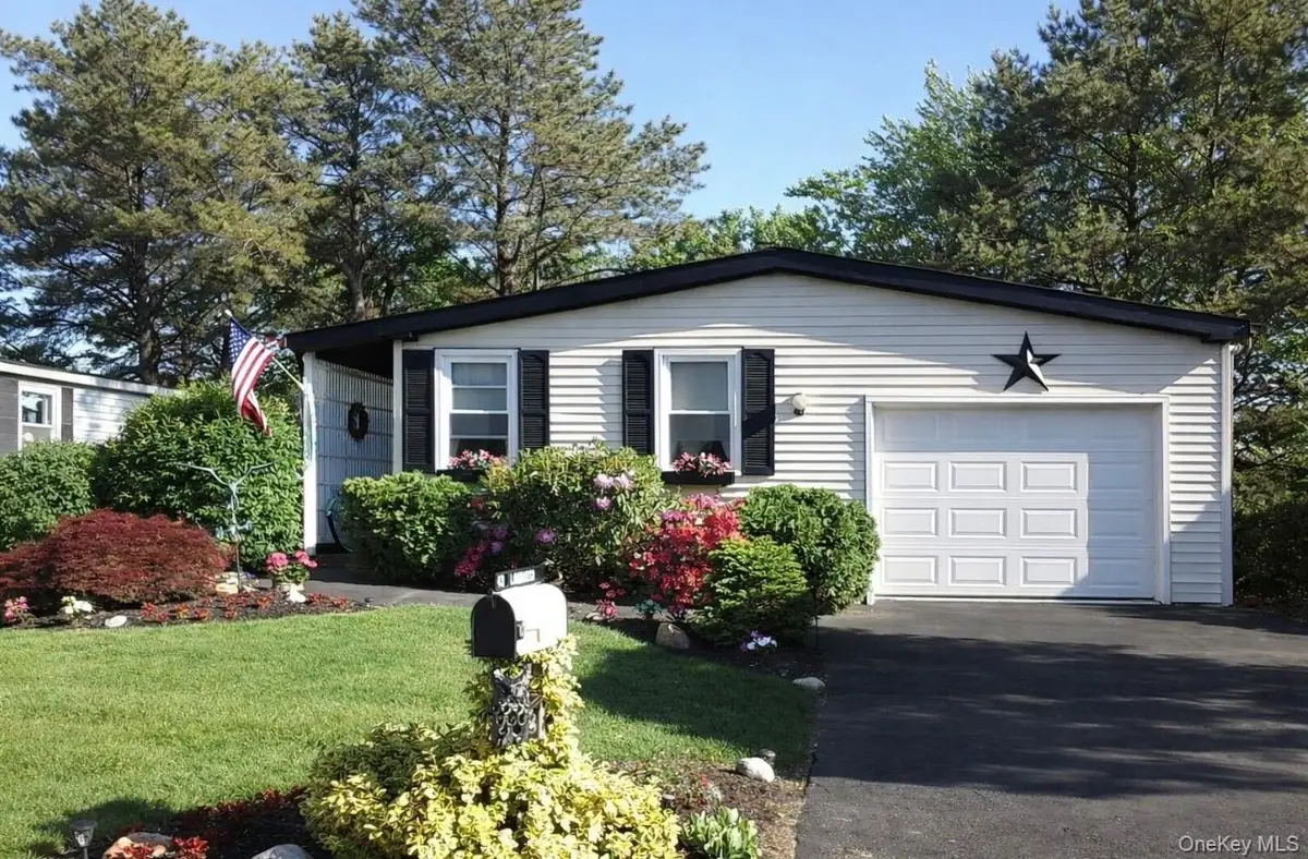 43 Village Circle S, Manorville, NY 11949 - #1