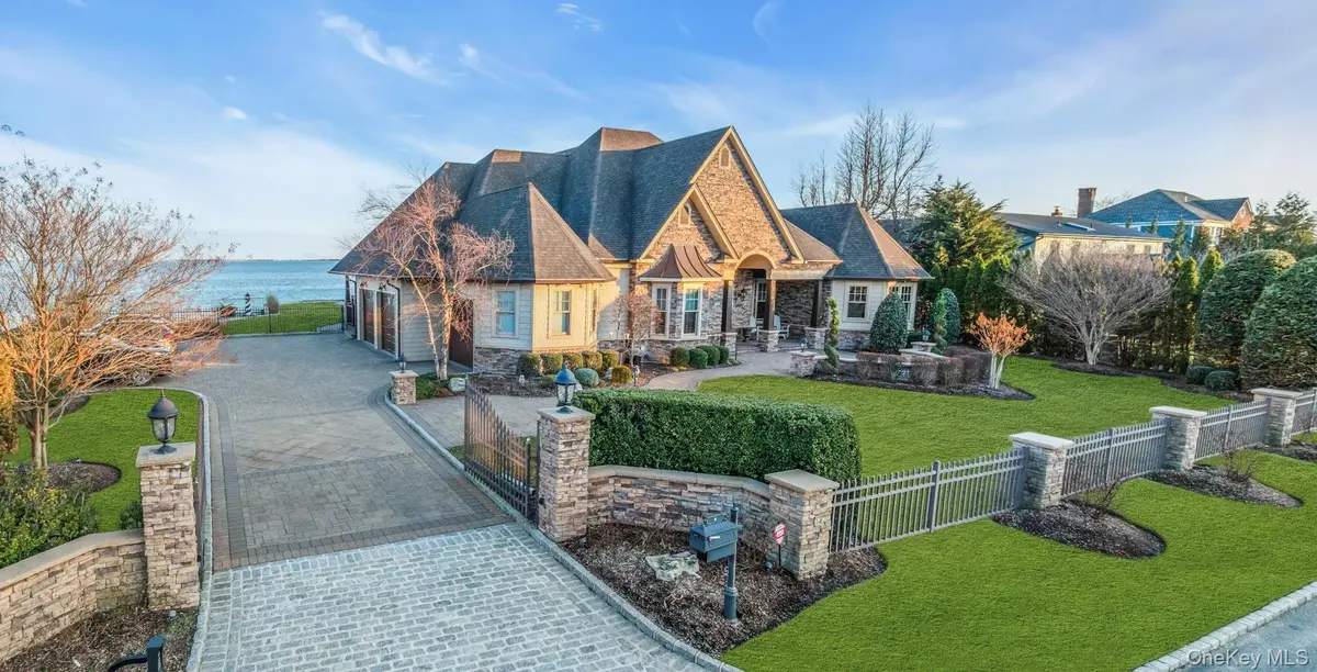 4 Shoal Drive, West Islip, NY 11795 - #1