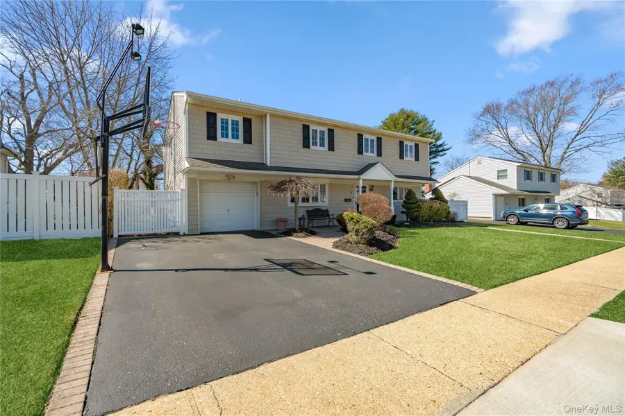5 Martin Lane, Old Bethpage, NY 11804 - #2