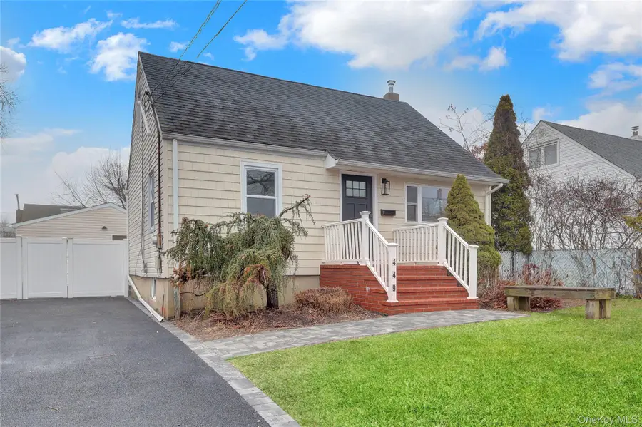 449 N Indiana Avenue, Lindenhurst, NY 11757 - #3