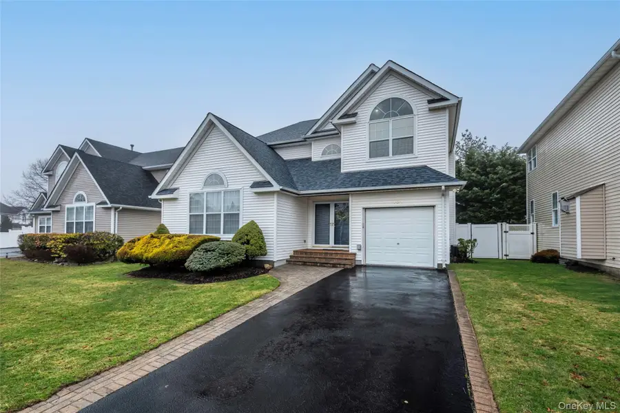 161 Cranberry Court, Melville, NY 11747 - #3