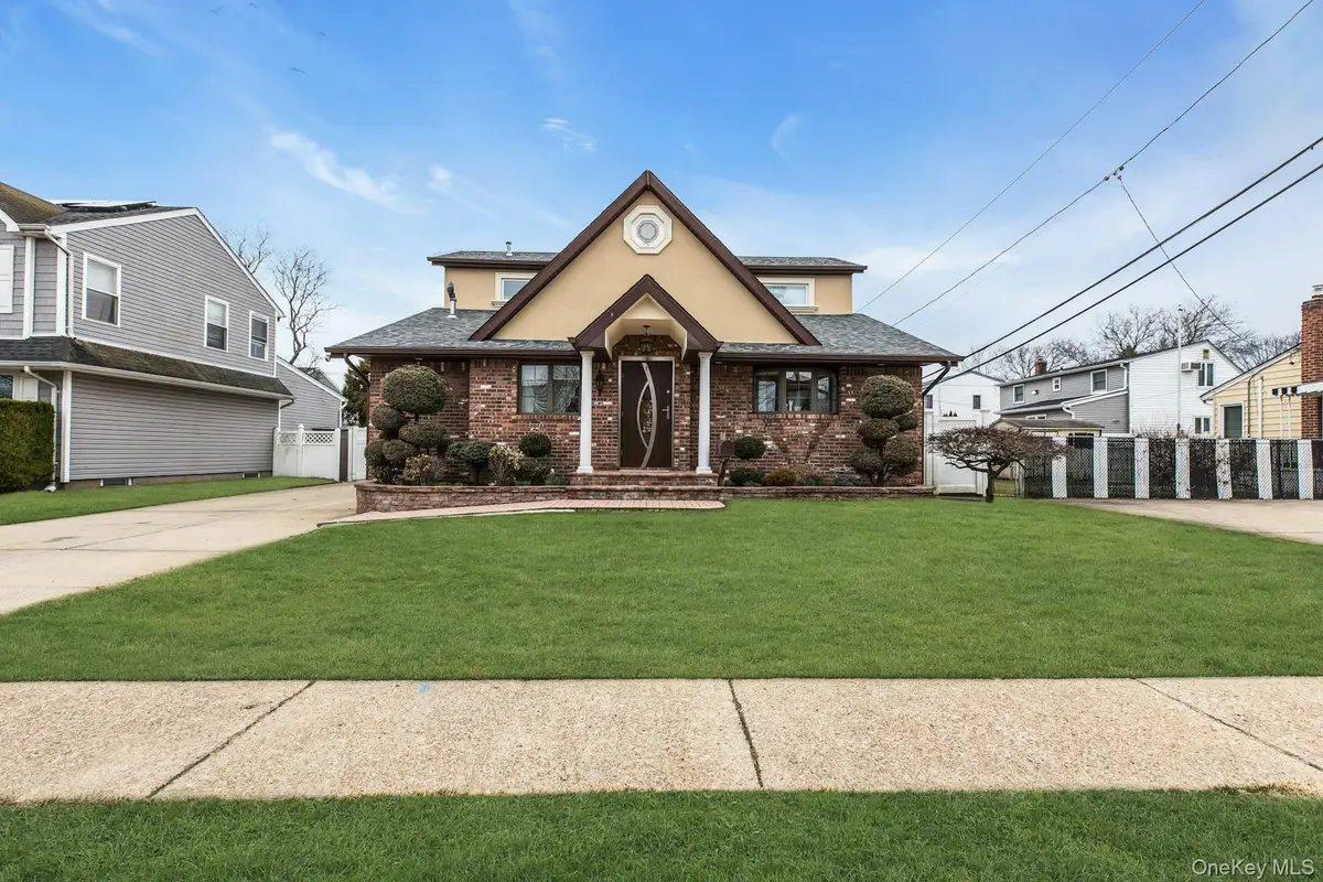 21 Terrell Lane, Hicksville, NY 11801 - #1