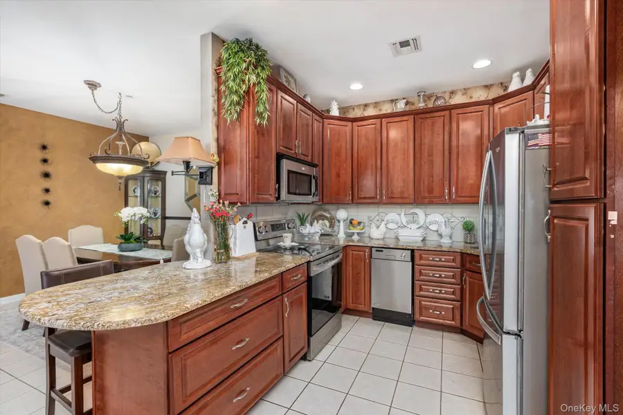 137 Francesca Way, Amityville, NY 11701 - #3