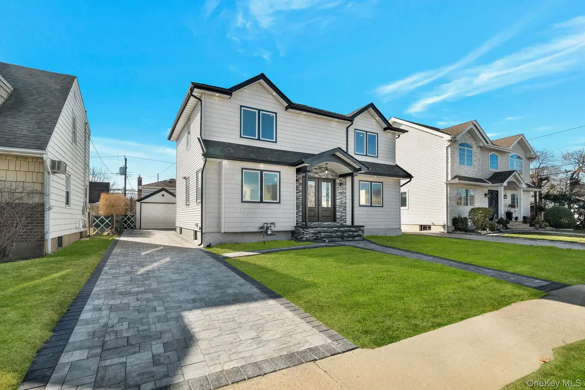 9 Park E, New Hyde Park, NY 11040 - #1