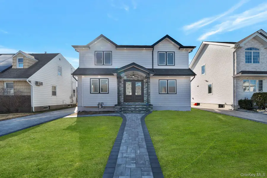 9 Park E, New Hyde Park, NY 11040 - #3