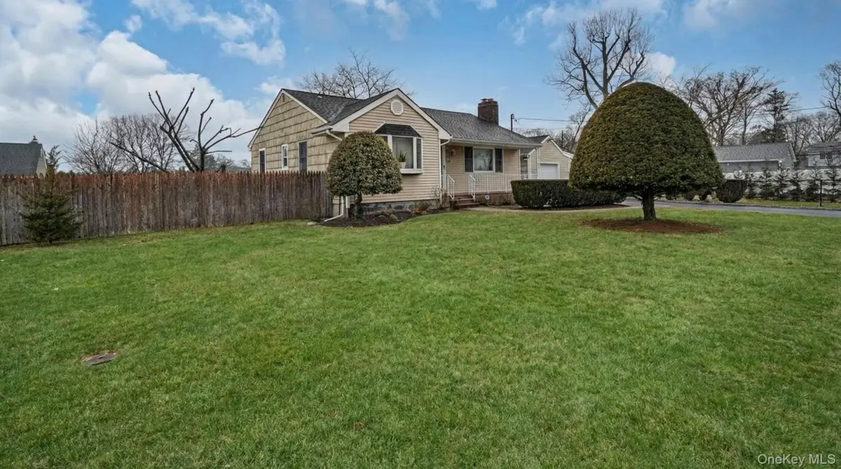 4 Roosevelt Street, Brentwood, NY 11717 - #1