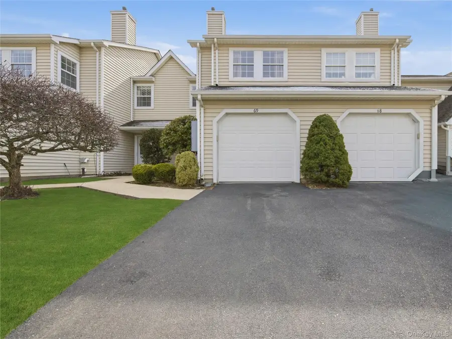 69 Thomas Lane, East Setauket, NY 11733 - #3