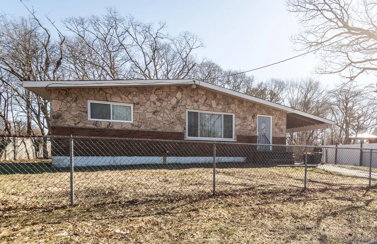 19 Dawn Crescent, Central Islip, NY 11722 - #1