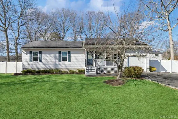 19 Flintlock Drive, Shirley, NY 11967