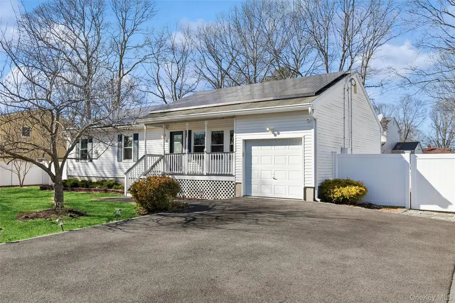 19 Flintlock Drive, Shirley, NY 11967 - #3