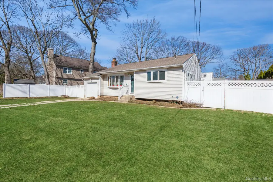 3 Grand Haven Drive, Commack, NY 11725 - #2