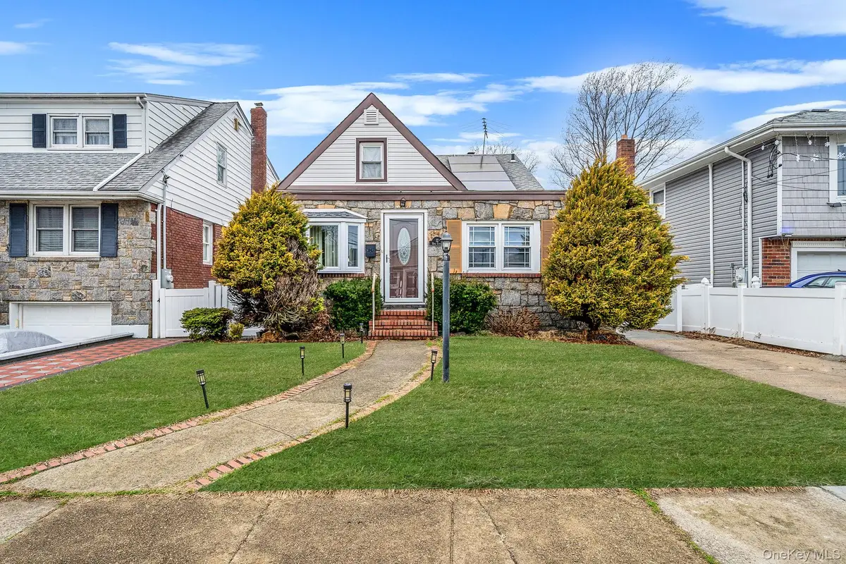 12 Edna Court, Valley Stream, NY 11580 - #1