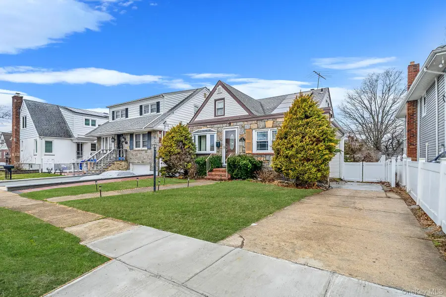 12 Edna Court, Valley Stream, NY 11580 - #2