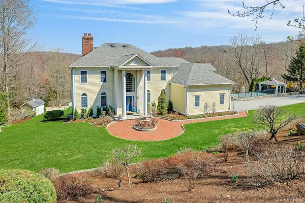 350 Wooded Hill Court, Chappaqua, NY 10514