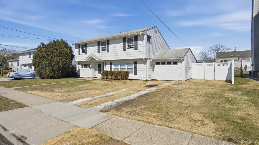 199 N Delaware Avenue, Massapequa, NY 11758 - #2