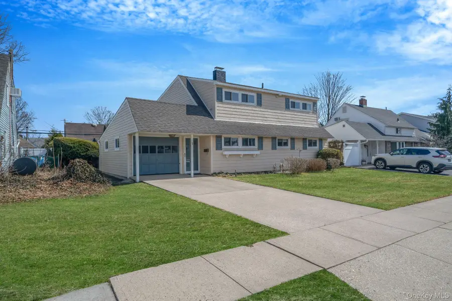 7 Woodpecker Lane, Levittown, NY 11756 - #2