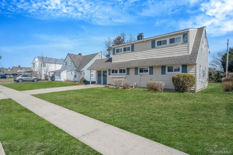 7 Woodpecker Lane, Levittown, NY 11756 - #3