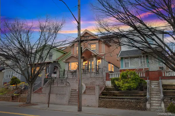 9429 Park Lane S, Woodhaven, NY 11421