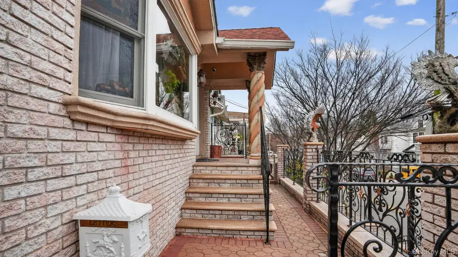 9429 Park Lane S, Woodhaven, NY 11421 - #3