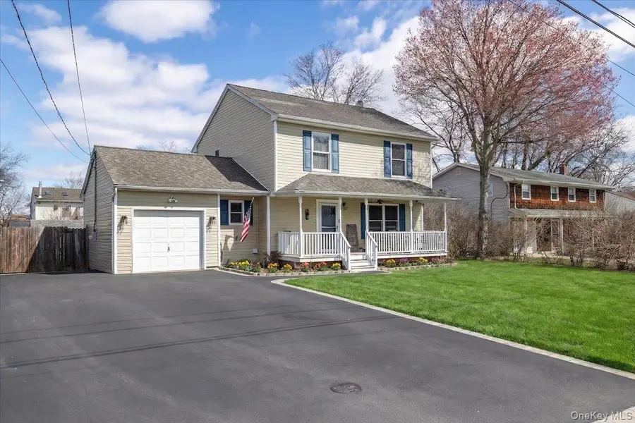 15 Loughlin Drive, Shirley, NY 11967 - #2