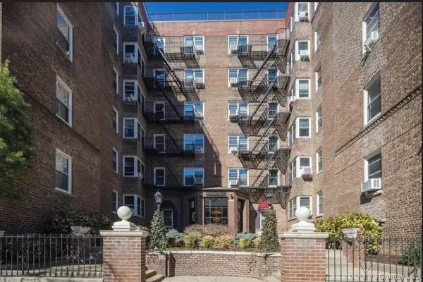 9945 67th Road #321, Forest Hills, NY 11375