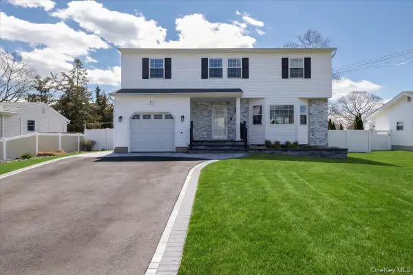 16 Loughlin Drive, Shirley, NY 11967