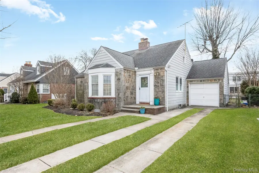 124 Greystone Road, Rockville Centre, NY 11570 - #3