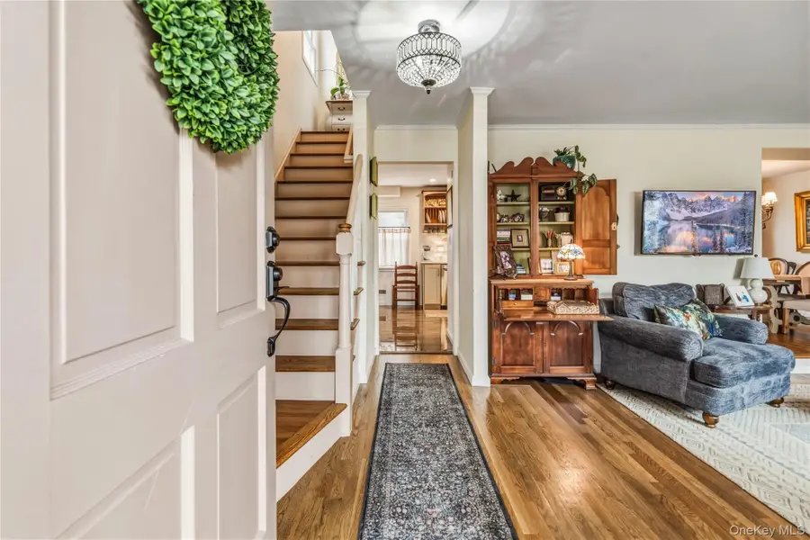 31 Munson Court, Melville, NY 11747 - #3