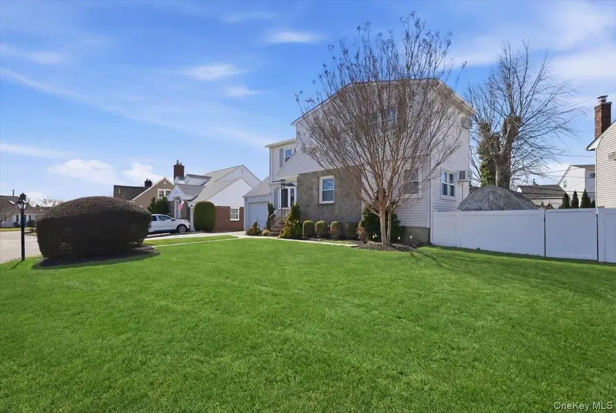 2 Squirrel Drive, East Rockaway, NY 11518 - #2