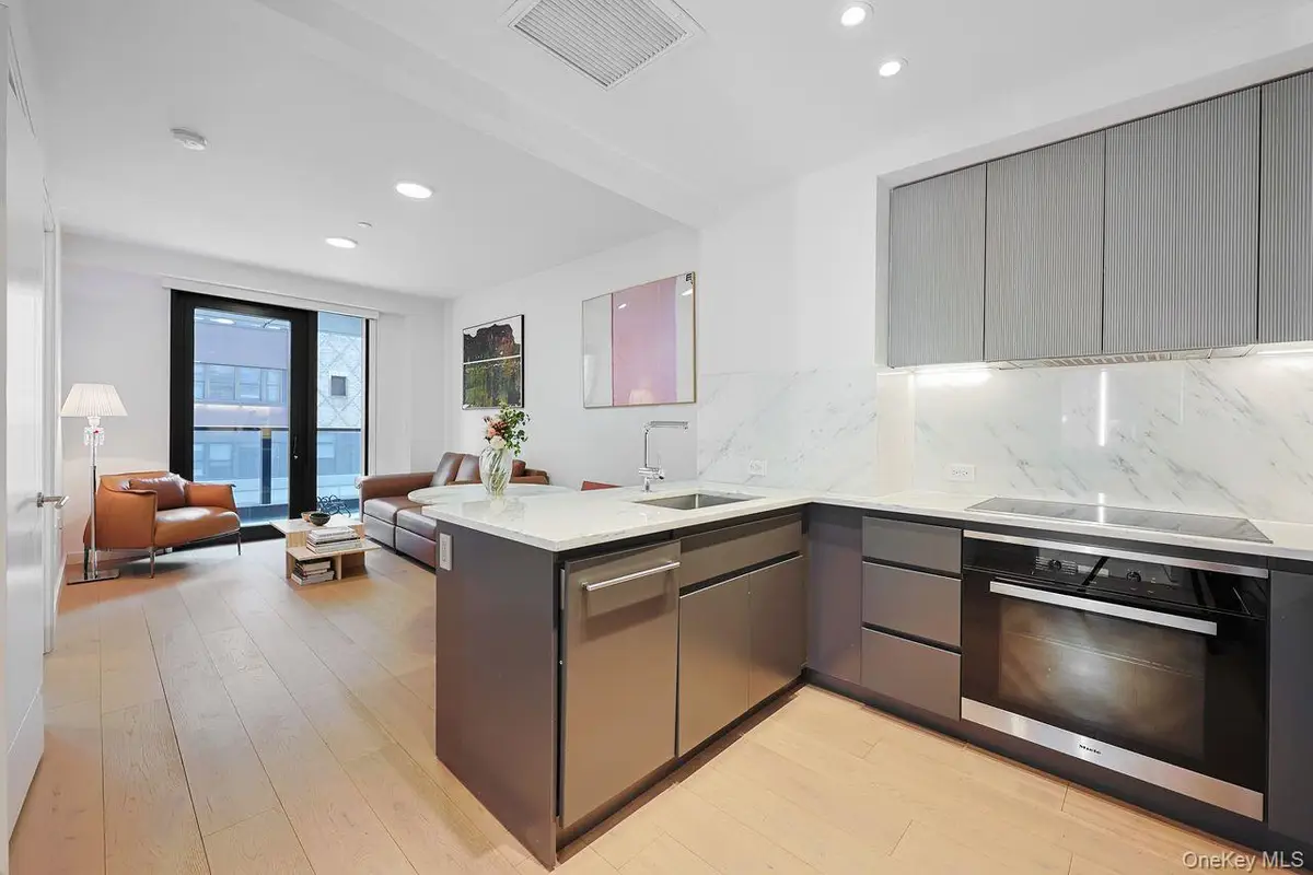 300 W 30th Street #4F, Manhattan, NY 10001 - #1