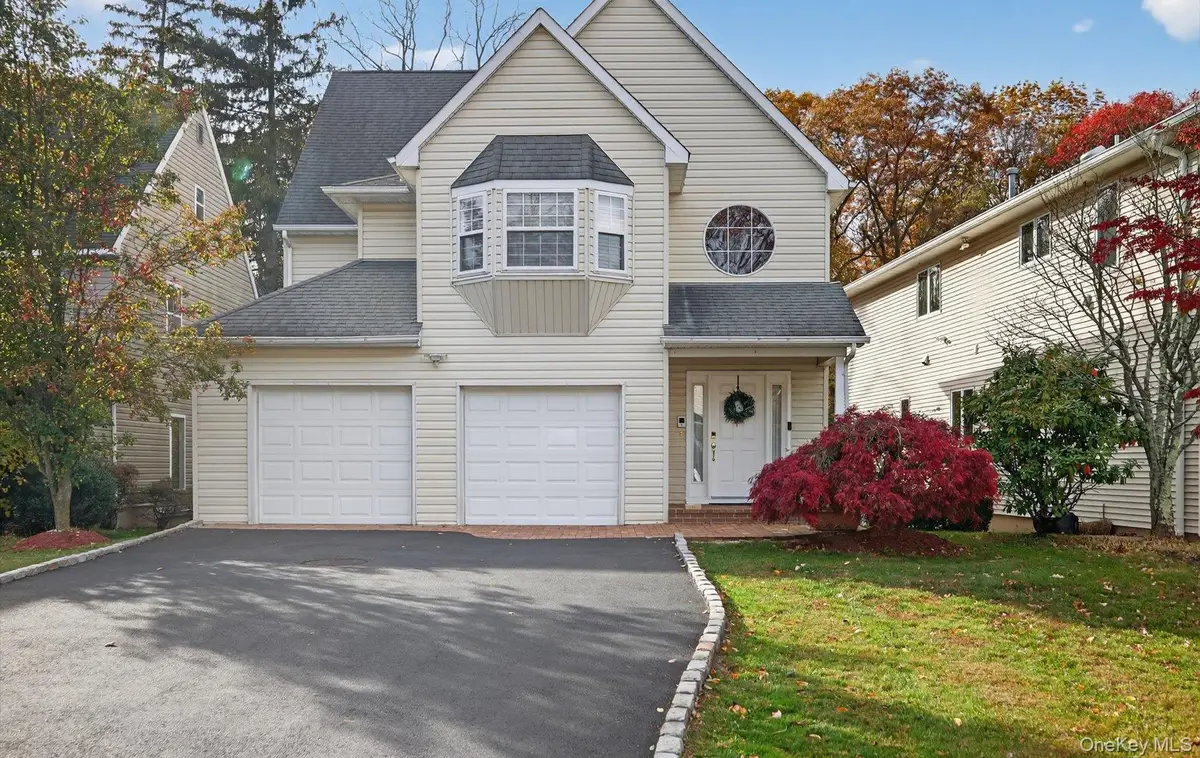 9 Oxford Court, Wheatley Heights, NY 11798 - #1