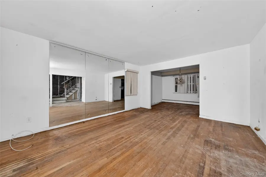 19 Angevine Avenue, Hempstead, NY 11550 - #3