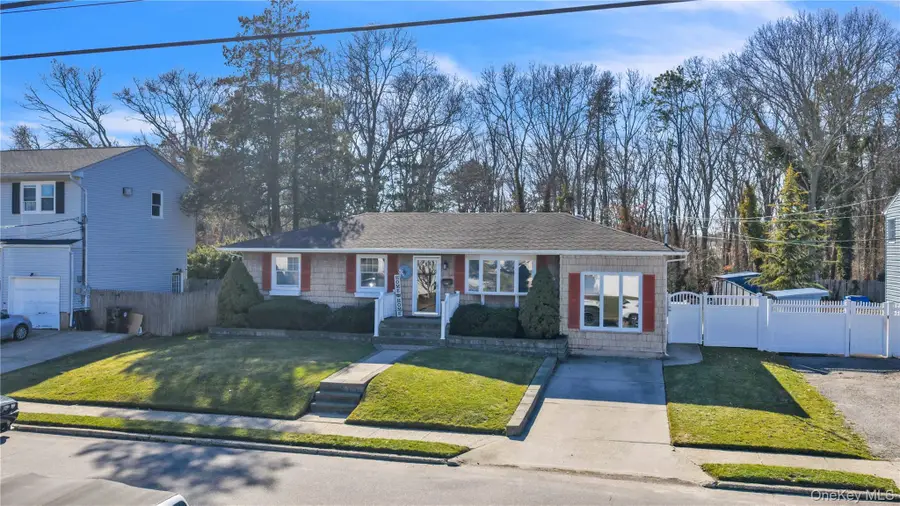 1408 Saint Louis Avenue, Bay Shore, NY 11706 - #2