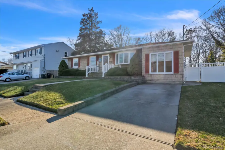 1408 Saint Louis Avenue, Bay Shore, NY 11706 - #3