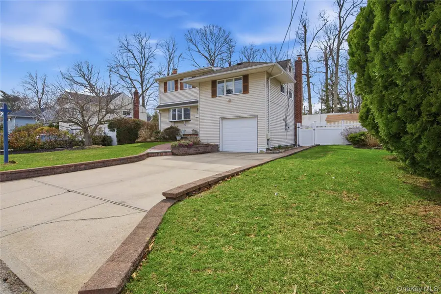 26 Bowden Drive, Huntington Station, NY 11746 - #3