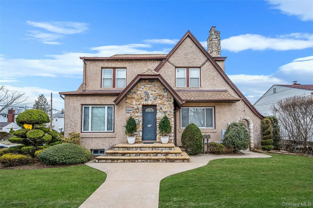 175 Rockaway Parkway, Valley Stream, NY 11580 - #1