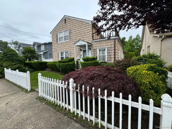 318 Felter Avenue, Hewlett, NY 11557