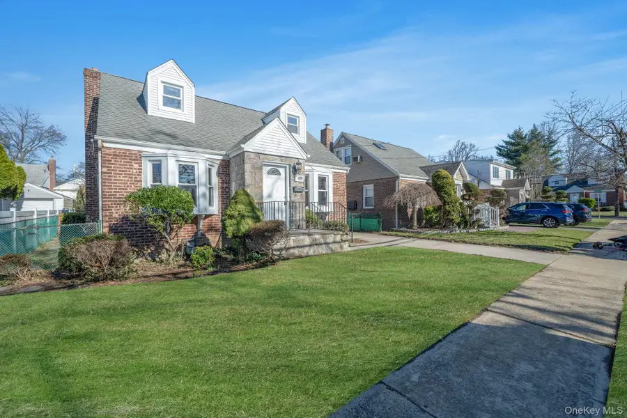 48 Winthrop Street, New Hyde Park, NY 11040 - #3