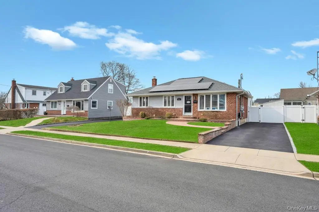 21 Lowell Drive, Farmingdale, NY 11735 - #1