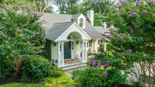 203 Sunset Road, Oyster Bay Cove, NY 11771