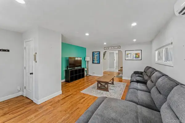 68 Putnam Avenue, Valley Stream, NY 11580