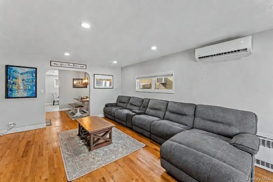 68 Putnam Avenue, Valley Stream, NY 11580 - #3