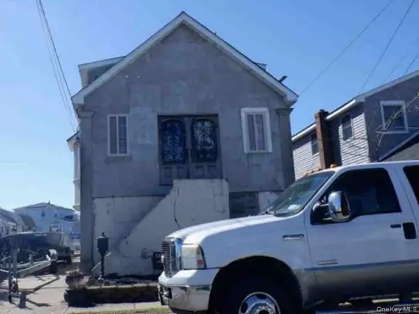 717 S 9th Street, Lindenhurst, NY 11757