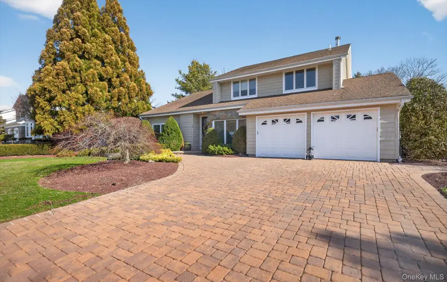 18 Chardonnay Road, Commack, NY 11725 - #2