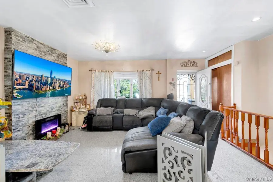 3252 Waterbury Avenue, Bronx, NY 10465 - #3