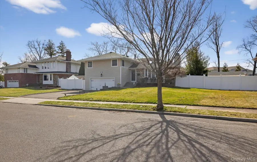 6 Wren Drive, Woodbury, NY 11797 - #3